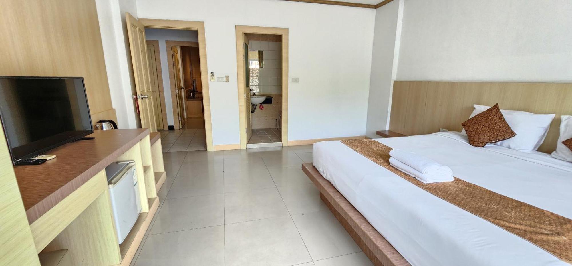 Eden Park Hotel Patong Exterior photo