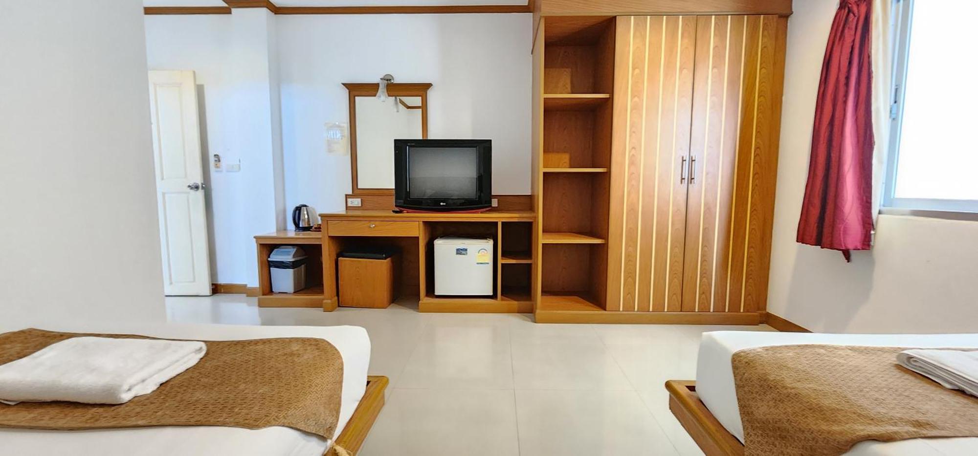 Eden Park Hotel Patong Exterior photo