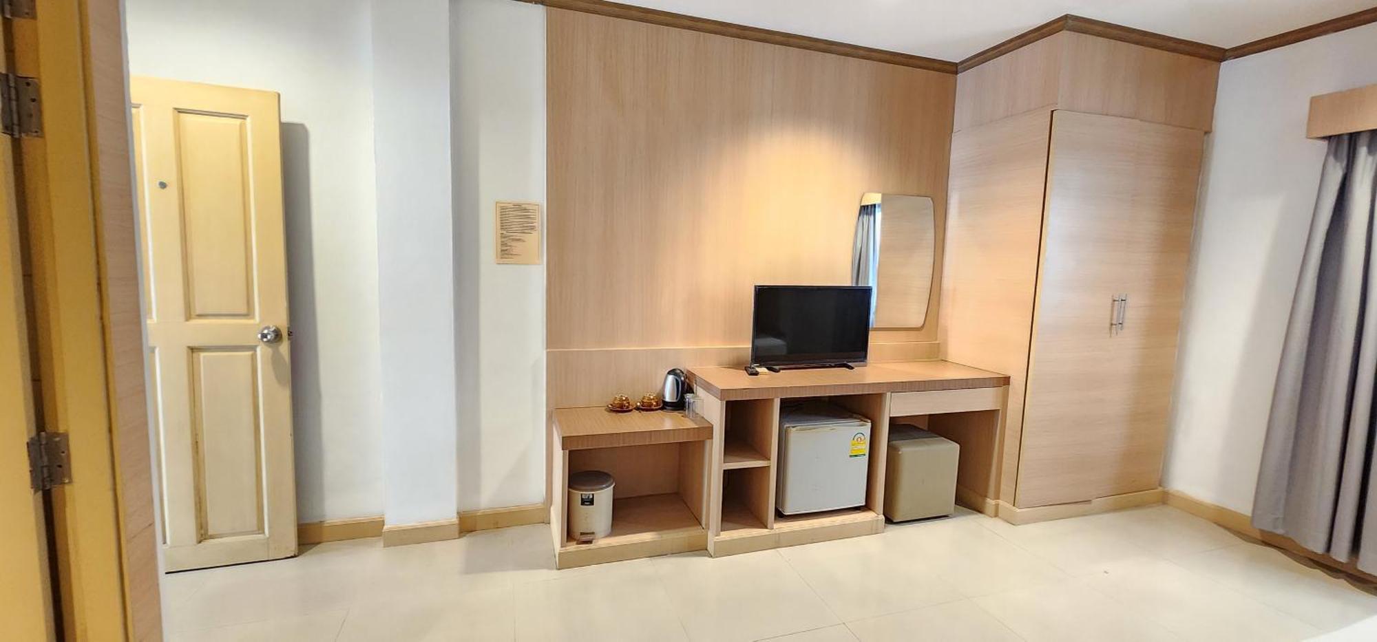 Eden Park Hotel Patong Exterior photo