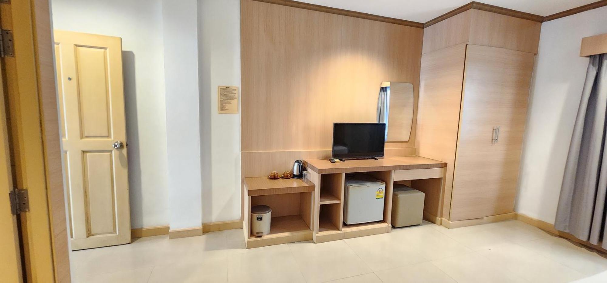 Eden Park Hotel Patong Exterior photo